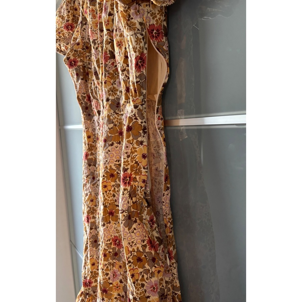 Madewell Puff-Sleeve Open-Back Midi
Dress in Floral Field Floral Cottagecore 4 - Picture 6 of 14